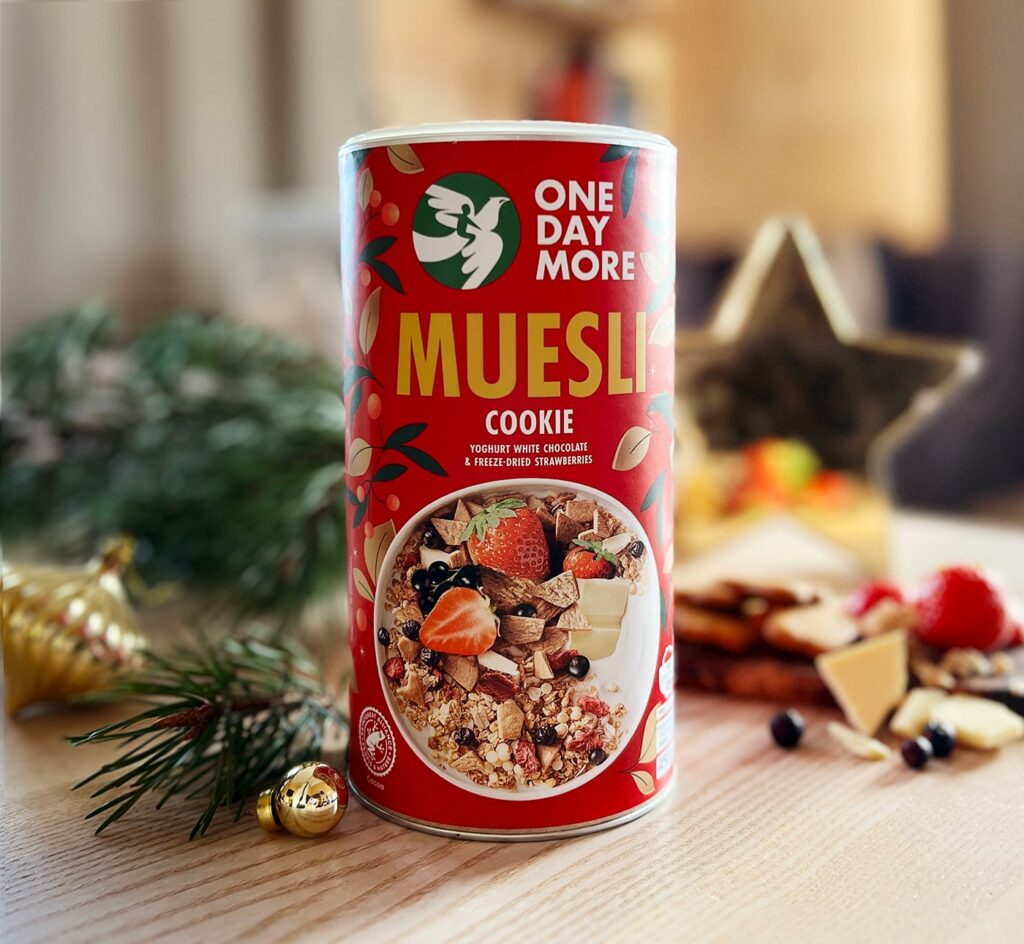 Cookies-Müsli mit weisser Joghurt-Schokolade und gefriergetrockneten ...
